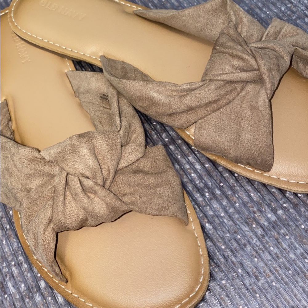Knot sandals